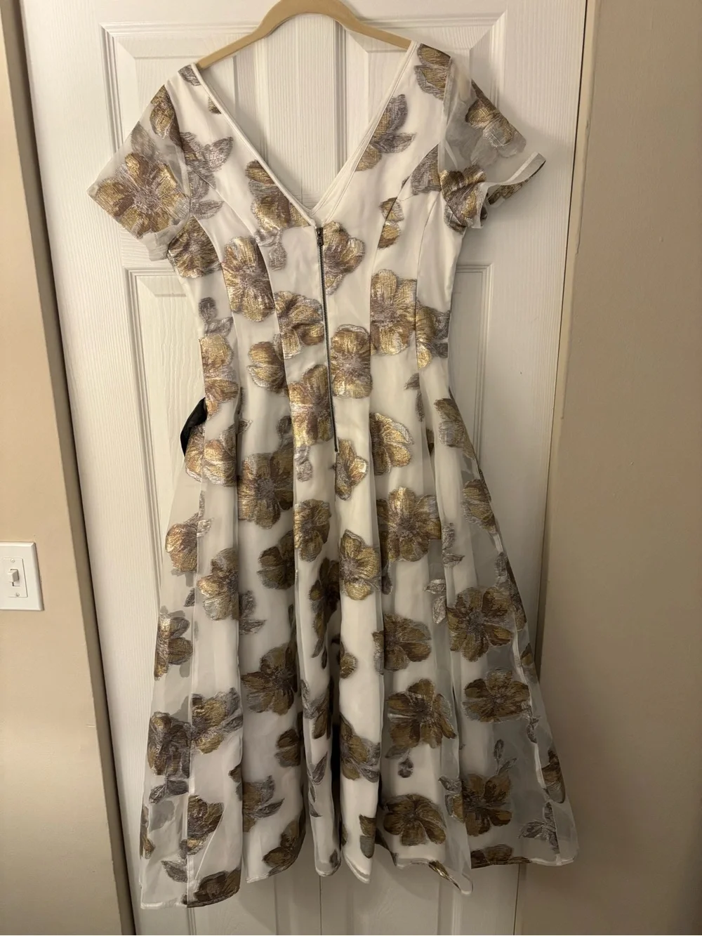 Shani Collection Ivory Gold Floral Jacquard Midi Dress NWT | Size 6
